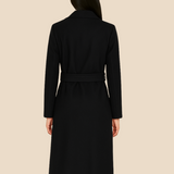 Długi elegancki płaszcz damski z paskiem i kołnierzem