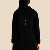 Elegancki płaszcz damski z kołnierzem – klasyczny płaszcz z guzikami