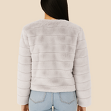 Kurtka damska z miękkiego futerka – elegancka krótka kurtka na chłodne dni