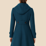 Elegancki płaszcz damski z kapturem i podwójnym zapięciem