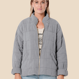 Kurtka damska pikowana krótka – ciepła kurtka na jesień i zimę