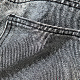 Asymmetriske High-Waist Jeans – Unik Detalje & Lige Ben