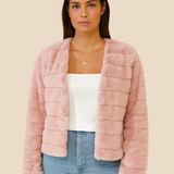 Kurtka damska z miękkiego futerka – elegancka krótka kurtka na chłodne dni