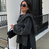 Elegancka peleryna z golfem i szerokimi rękawami