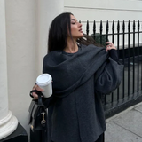 Elegancka peleryna z golfem i szerokimi rękawami