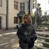 Elegancka peleryna z golfem i szerokimi rękawami