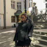 Elegancka peleryna z golfem i szerokimi rękawami