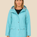 Kurtka przeciwdeszczowa damska z kapturem – lekka parka na wiosnę i jesień