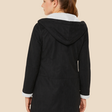 Damski płaszcz z kapturem i podszewką z miękkiego futerka