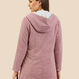 Damski płaszcz z kapturem i podszewką z miękkiego futerka