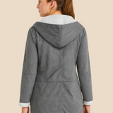 Damski płaszcz z kapturem i podszewką z miękkiego futerka