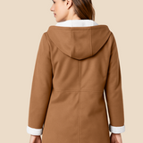 Damski płaszcz z kapturem i podszewką z miękkiego futerka