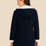 Damski płaszcz z kapturem i podszewką z miękkiego futerka