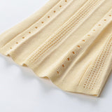 Dzianinowa sukienka midi z krótkim rękawem i plisowanym dołem