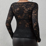 Damska koronkowa bluzka z dekoltem w serek i długim rękawem