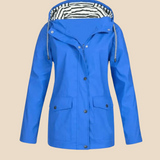 Kurtka przeciwdeszczowa damska z kapturem – lekka parka na wiosnę i jesień