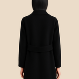 Klasyczny dwurzędowy płaszcz damski o eleganckim kroju