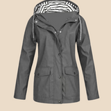 Kurtka przeciwdeszczowa damska z kapturem – lekka parka na wiosnę i jesień