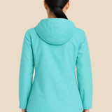 Kurtka przeciwdeszczowa damska z kapturem – lekka parka na wiosnę i jesień