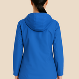 Kurtka przeciwdeszczowa damska z kapturem – lekka parka na wiosnę i jesień