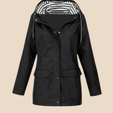 Kurtka przeciwdeszczowa damska z kapturem – lekka parka na wiosnę i jesień