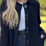 Klasyczny płaszcz z kołnierzem i guzikami