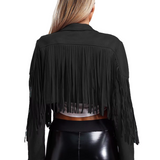 Zamszowa kurtka damska z frędzlami – styl boho i western na każdą okazję