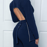 Damska marynarka z odkrytymi plecami i ozdobnym paskiem