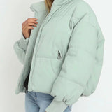 Krótsza kurtka puchowa oversize z wysokim kołnierzem