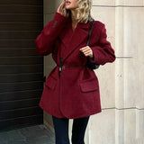 Damski elegancki płaszcz dwurzędowy o klasycznym kroju