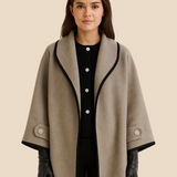 Stylowe ponczo damskie z kapturem i guzikami – eleganckie okrycie na jesień i zimę