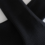 Damski top z krzyżowanymi ramiączkami na szyi