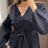 Damska elegancka bluzka z wiązaniem w talii i dekoltem V