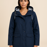 Kurtka przeciwdeszczowa damska z kapturem – lekka parka na wiosnę i jesień