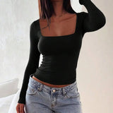 Dopasowany top damski z długim rękawem i kwadratowym dekoltem