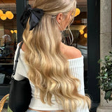 Sweter damski z odkrytymi ramionami – elegancki model hiszpanka