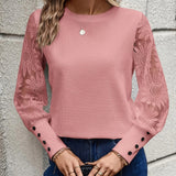 Sweterek damski z koronkowymi rękawami