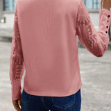 Sweterek damski z koronkowymi rękawami