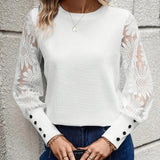 Sweterek damski z koronkowymi rękawami