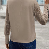 Sweterek damski z koronkowymi rękawami