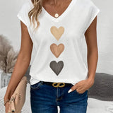 T-shirt damski z nadrukiem serc i dekoltem V – styl casual