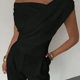 Elegancki top damski z odkrytymi ramionami i drapowaniem