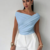 Elegancki top damski z odkrytymi ramionami i drapowaniem