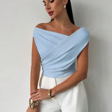 Elegancki top damski z odkrytymi ramionami i drapowaniem
