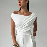 Elegancki top damski z odkrytymi ramionami i drapowaniem