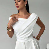 Elegancki top damski z odkrytymi ramionami i drapowaniem