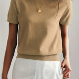 Dzianinowy t-shirt damski z krótkim rękawem – elegancki basic