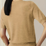 Dzianinowy t-shirt damski z krótkim rękawem – elegancki basic