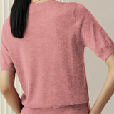 Dzianinowy t-shirt damski z krótkim rękawem – elegancki basic