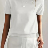 Dzianinowy t-shirt damski z krótkim rękawem – elegancki basic